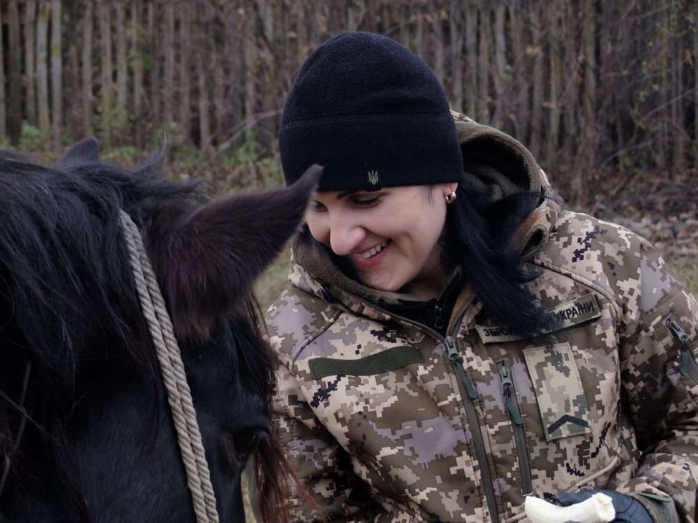 Добровільно пішла на війну у 21 рік: шлях військовослужбовиці 158 ОМБр з позивним Карма