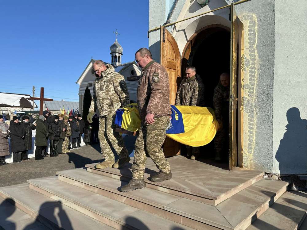 У Козівській громаді попрощалися з воїном Василем Міляном