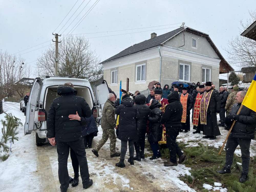 У Підгаєцькій громаді в останню дорогу провели бійця Михайла Кулика