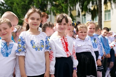 У школах Черкаської області останній дзвоник пролунав для понад 7 200 випускників