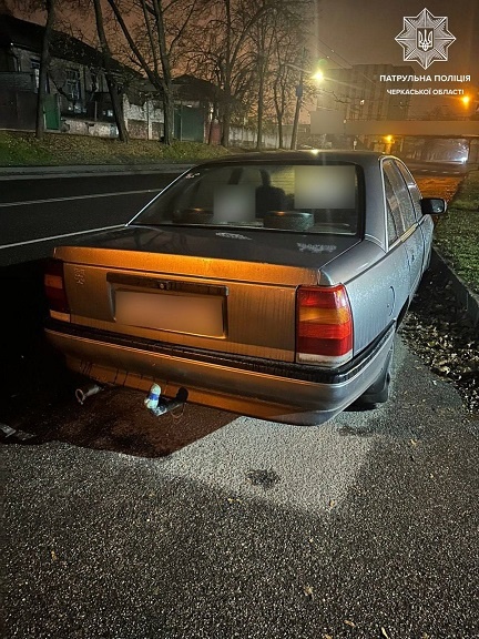 Увечері на Смілянській за порушення ПДР затримали 19-річного водія Opel Omega: у стані сп'яніння та без права на керування