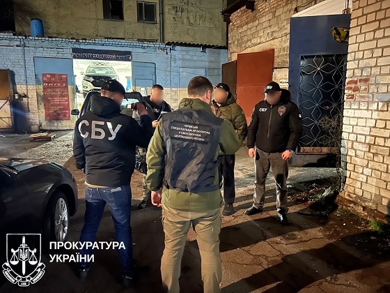 У Черкасах затримано військового й цивільного, які за 15 тис. доларів обіцяли сприяння в знятті з розшуку в системі "Оберіг"