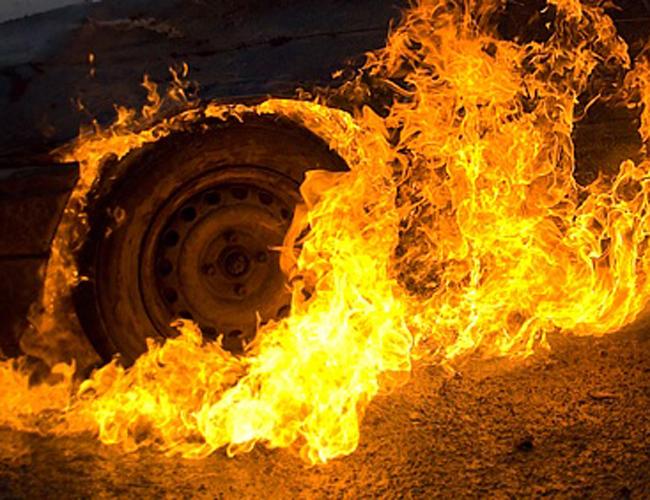 Трагедія на Тернопільщині: в палаючому автомобілі загинув хлопець