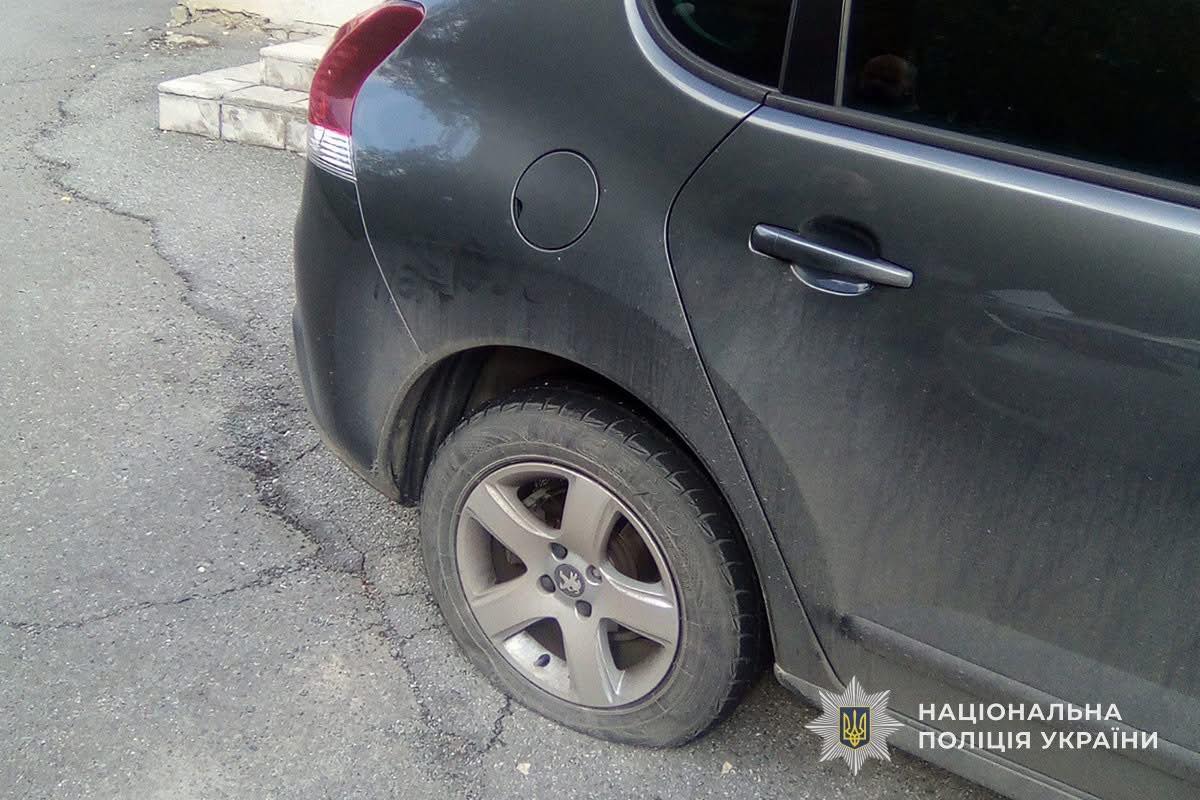 30-річна тернополянка попалася на псуванні авто (Відео)