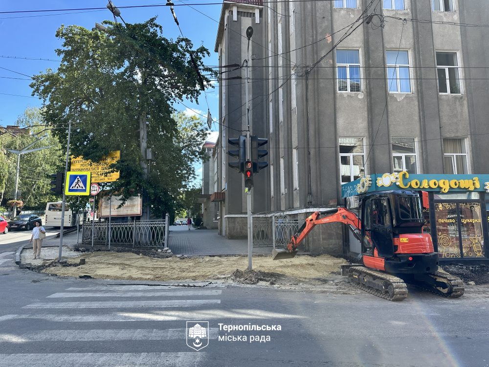 У Тернополі ремонтують тротуар на вулиці Миколи Гоголя (Фото)