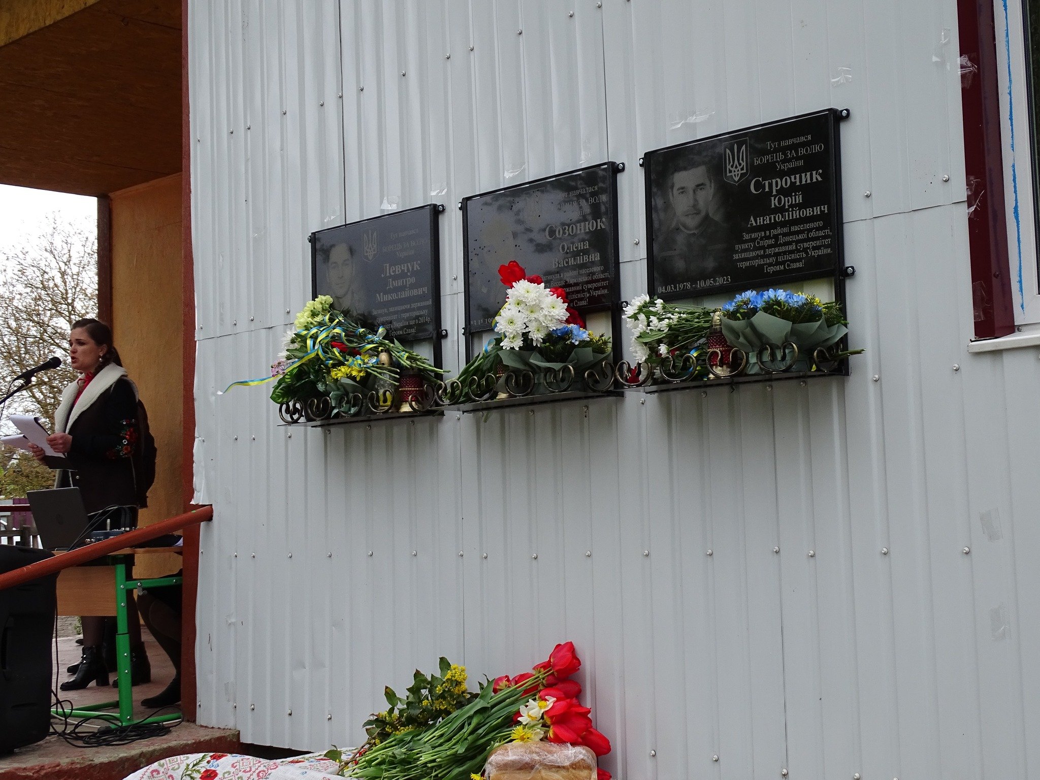 У селі на Волині відкрили три пам'ятні дошки загиблим на війні Героям