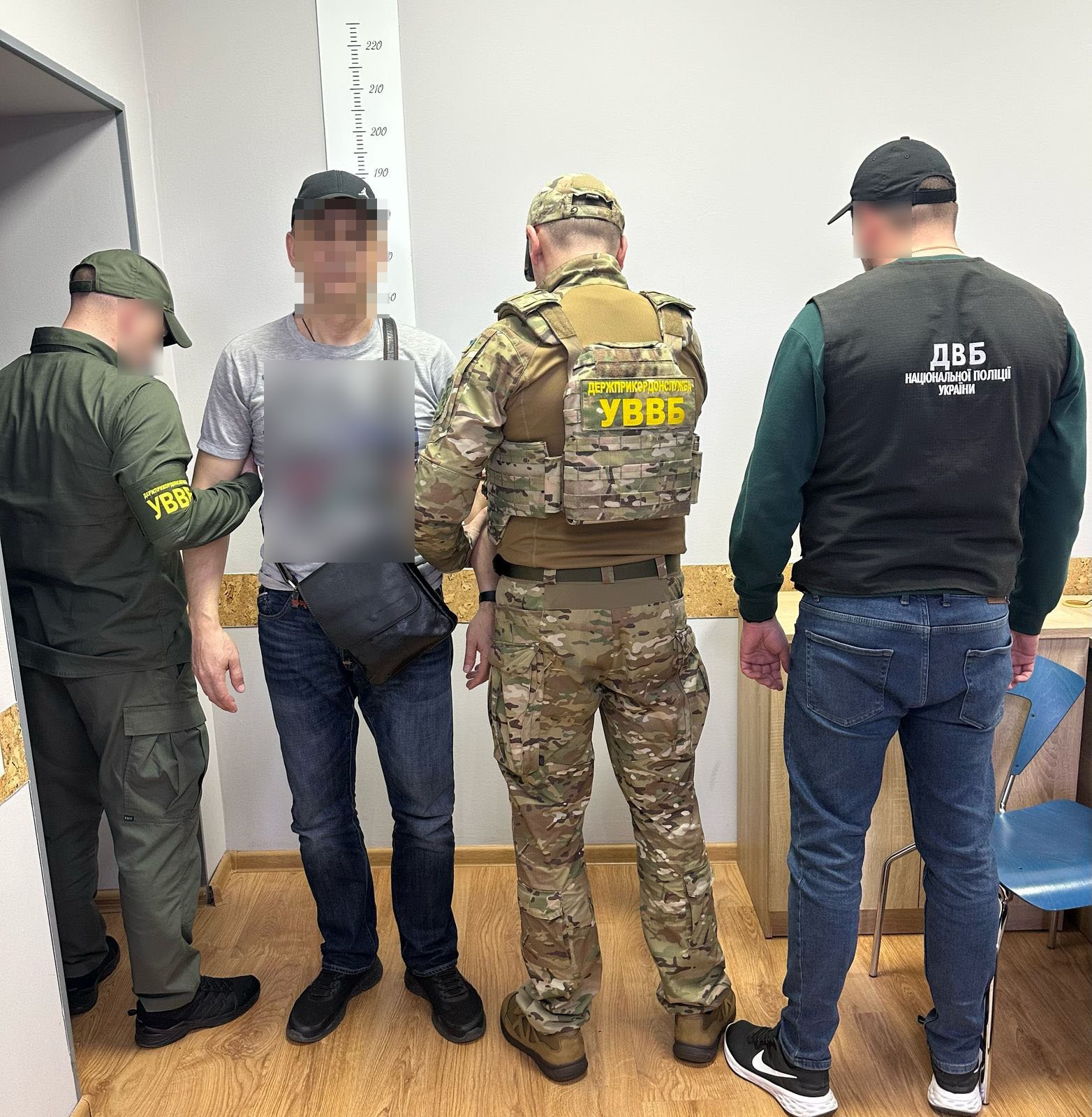 В «Устилузі» чоловік пропонував прикордоннику $1500 за незаконний виїзд