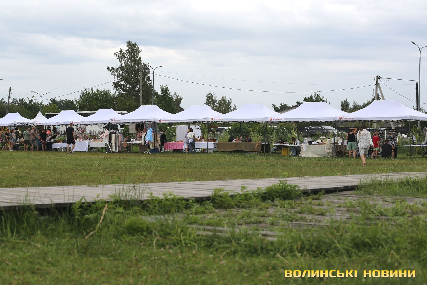 Історії успіху й незламності: берег Світязю зібрав на шостому ярмарку 20 ветеранських бізнесів. Фоторепортаж