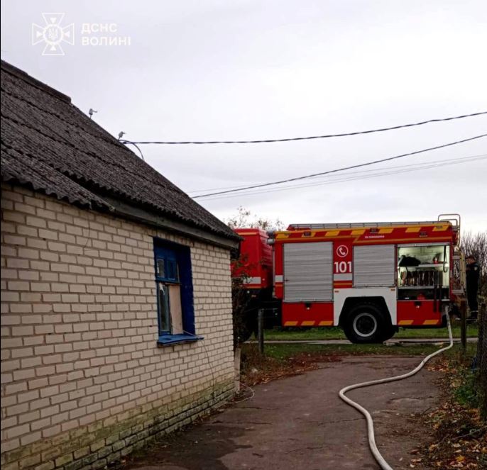 На Волині ліквідували пожежі у двох будинках