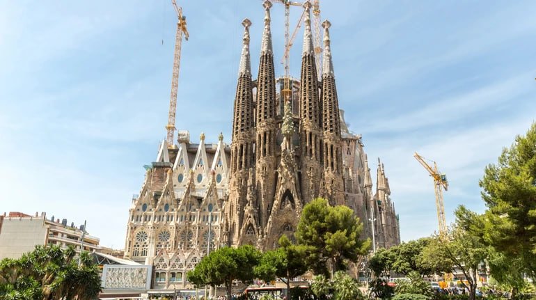 Іспанська Саґрада Фамілія стала найвищою у світі церквою