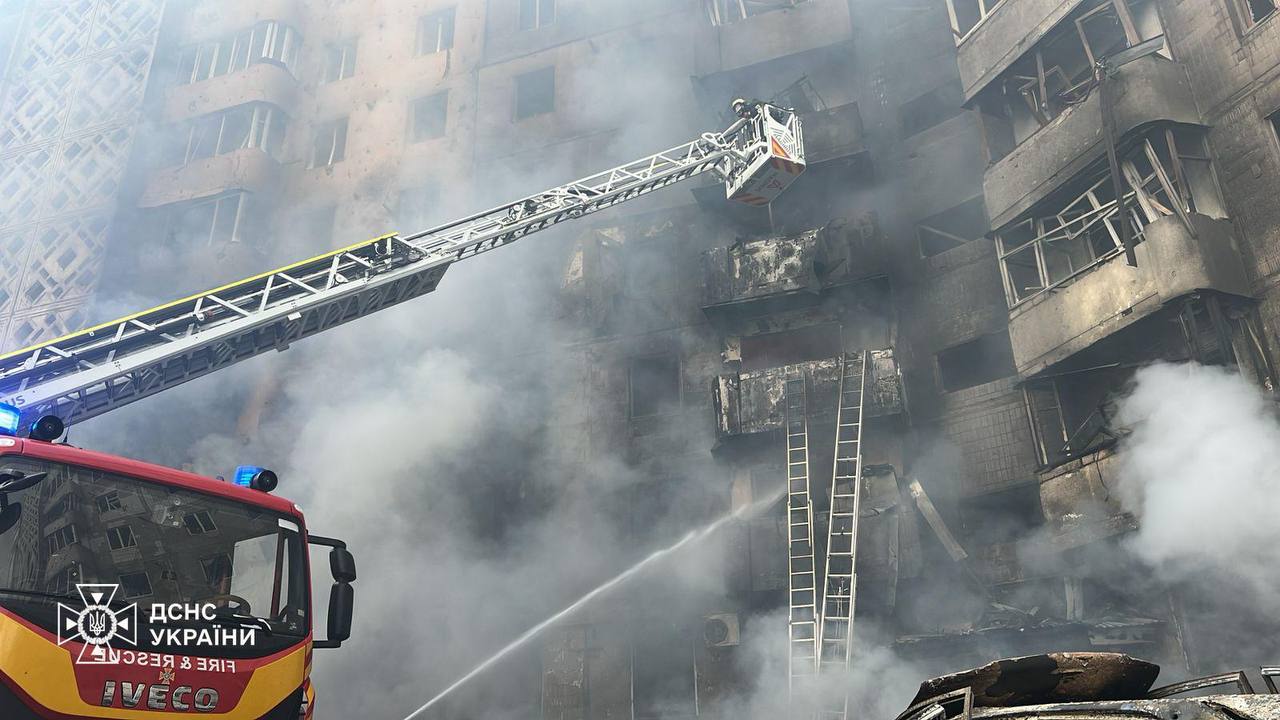 Росіяни масовано атакували Україну дронами й ракетами. Є загиблі та поранені