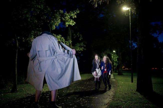 У Луцьку п'яний чоловік чіплявся до дітей і показував статеві органи, його судили