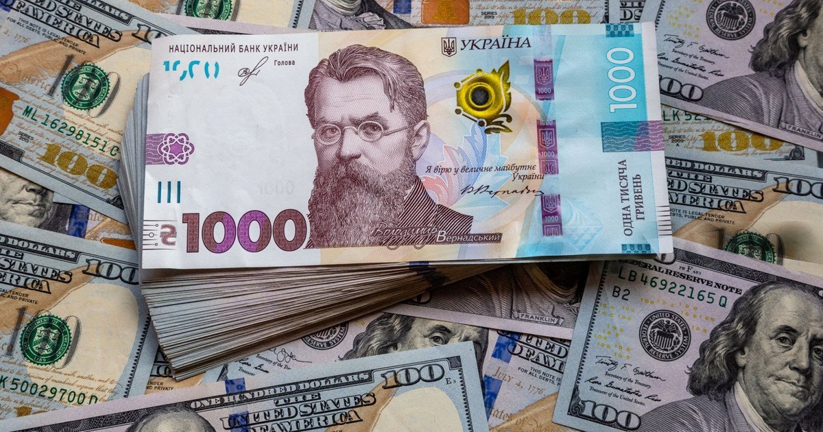 Яку суму валюти українці можуть провозити за кордон 2026 року