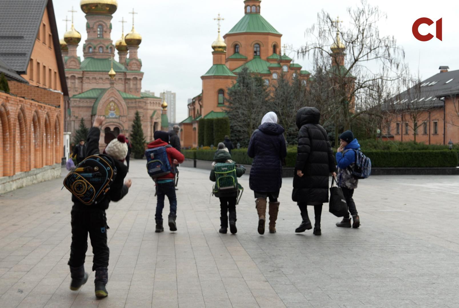 «Все красиве – це тепер рускій мір?»: директорка підпільної школи при монастирі УПЦ МП поскаржилася на цькування