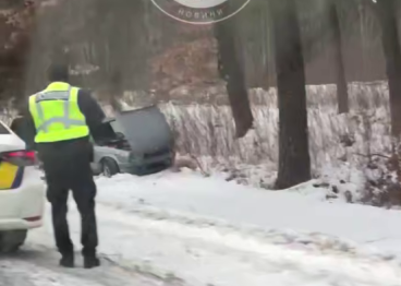 У Володимирському районі автівка злетіла з дороги, постраждала жінка
