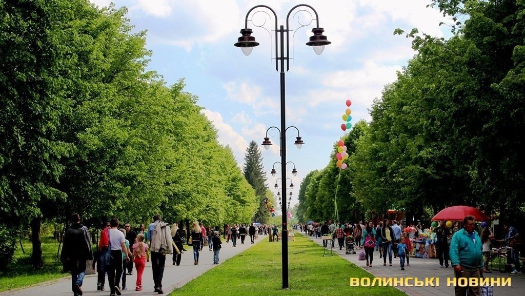 Понад 60 га території, де щодня триває робота: як у Луцьку доглядають парки