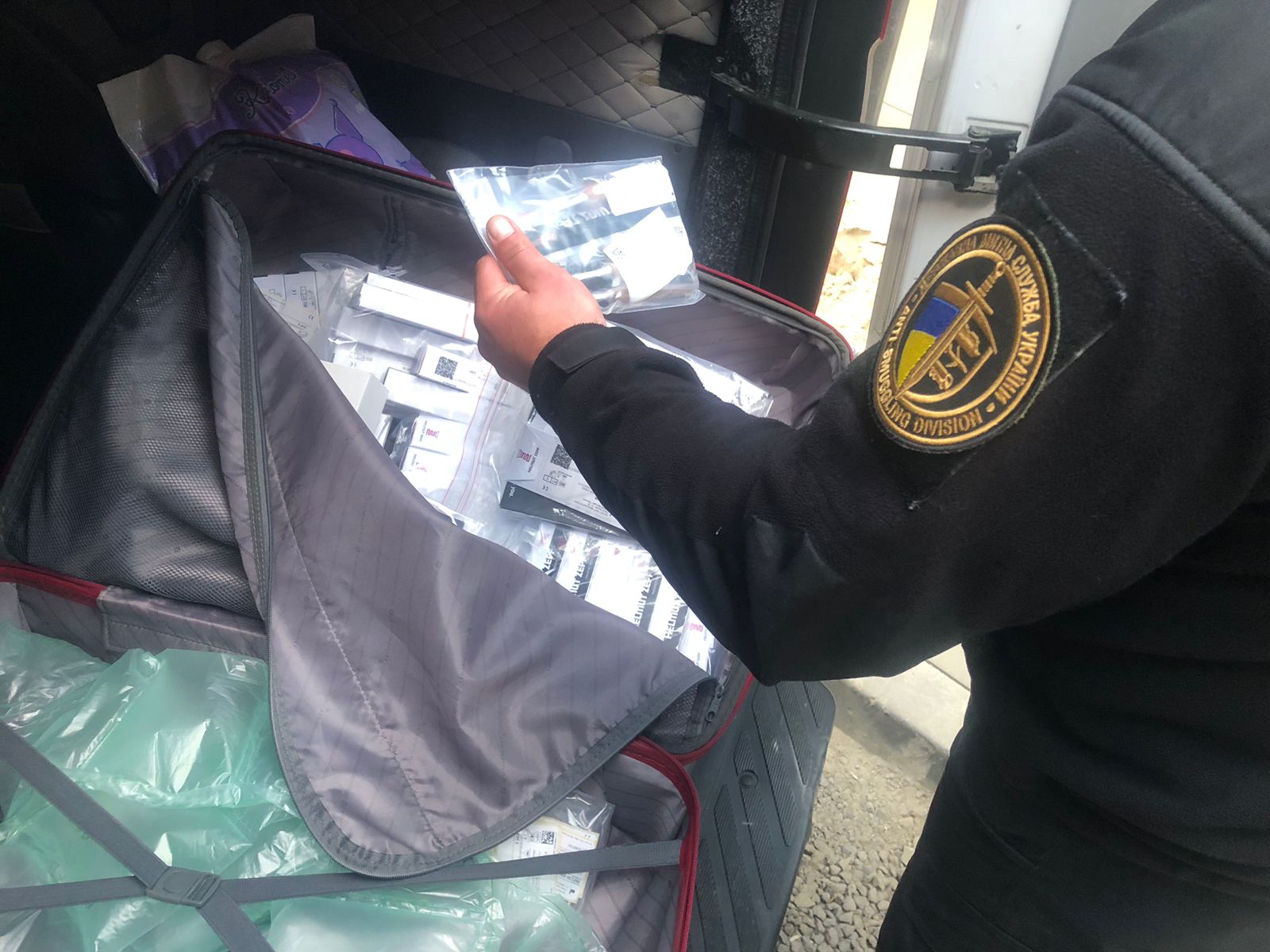 Через «Устилуг» чоловік намагався ввезти в Україну стоматологічних інструментів майже на пів мільйона гривень