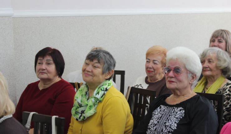 «Золота осінь вчительської долі»: у Луцьку привітали педагогів