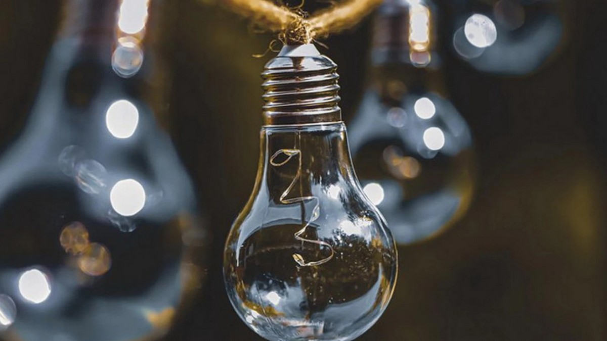 Графіки відключень світла 10 грудня 2025 року: чого очікувати Києву та Київській області