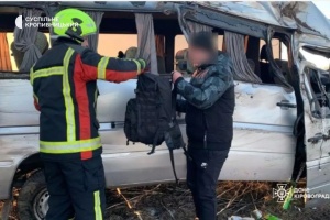 Зіткнулися мікроавтобус і легковик: в аварії на Кіровоградщині одна людина загинула й 9 травмованих