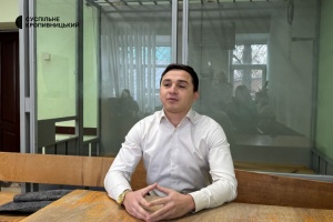 Досліджують докази: кропивничанина обвинувачують у продажі посвідчень волонтера