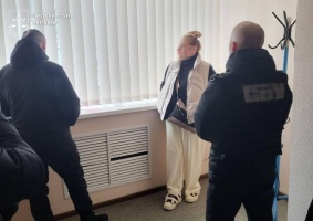 Фіктивний шлюб за 5 тисяч доларів: на Кіровоградщині судитимуть жінку за схему незаконного виїзду за кордон