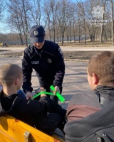 Флікери на одязі у темну пору доби чи в умовах недостатньої видимості — незамінна річ для кожного пішохода
