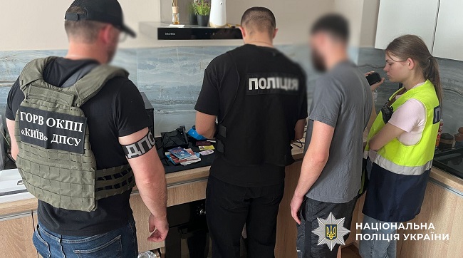 7 000 доларів за фіктивну довідку про встановлення інвалідності - поліція Києва викрила масштабну схему ухилення від мобілізації