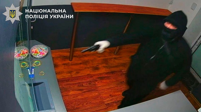 Невдале пограбування на Подолі: столична поліція затримала озброєного розбійника