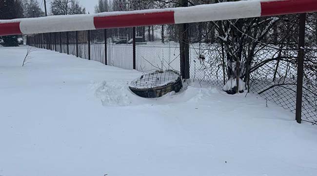 СБУ продемонструвала уламки «Орєшніка», яким рф атакувала Львівщину, і кваліфікує цей удар як воєнний злочин