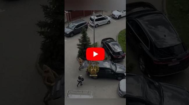 Свавілля у Львові: ТЦК чавлять жінку автівкою, поки поліція стоїть осторонь!