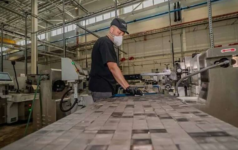 У Нарві відкривається найбільший у Європі завод магнітів, який має зменшити залежність від Китаю