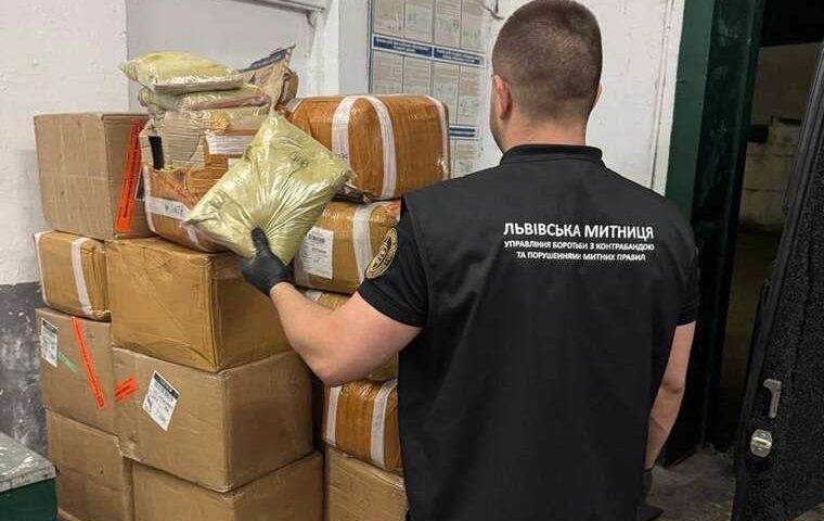 Понад 600 кг під виглядом багажу: на Львівській митниці затримали рекордну партію наркотичних засобів