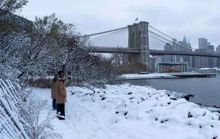 Сніговий колапс охопив Європу та США: Україна готується до ударів стихії та морозів