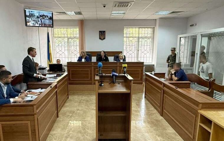 Зупинено право на практику: адвоката у справі про вбивство підлітка на фунікулері покарали за затягування суду