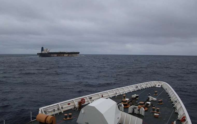 Велика гонитва в Атлантиці: ВМС США переслідують групу із 15 підсанкційних танкерів