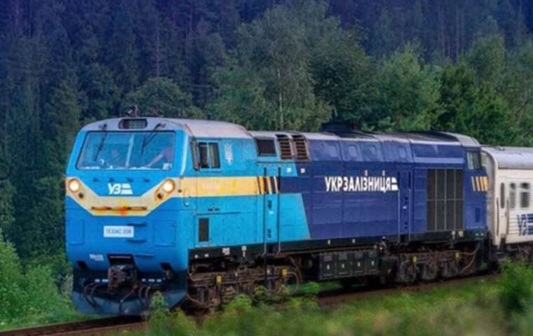 Нічна атака на залізницю: під час евакуації на Одещині загинула провідниця, є поранений пасажир