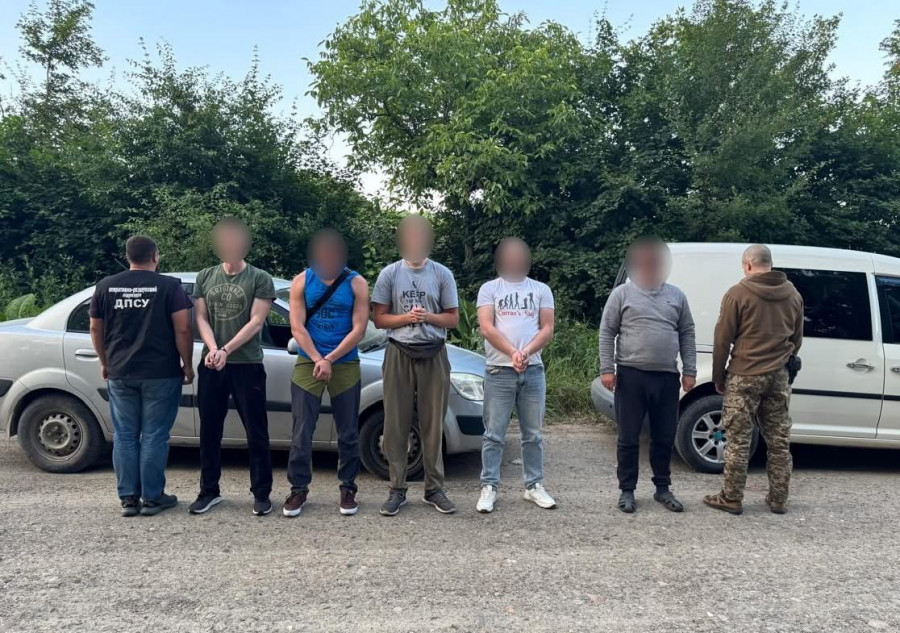 Таксі до кордону: у Чернівецькій області затримали порушників з трьох областей