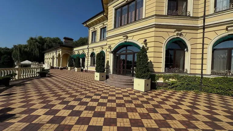 Ексзаступник секретаря РНБО Гладковський виставив на продаж маєток у Конча-Заспі за $4 мільйони