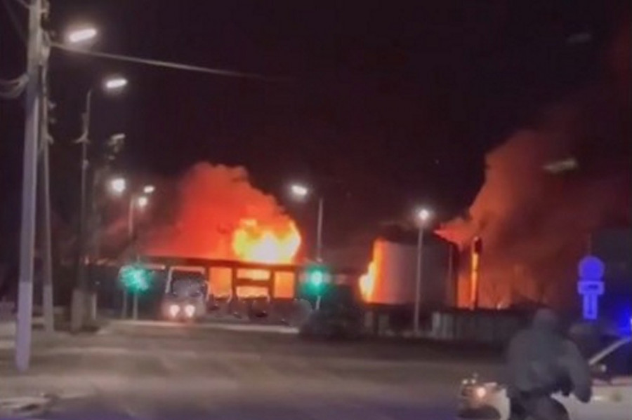 Дрони вдарили по нафтопереробній інфраструктурі РФ: пожежа у Волгоградській області та вибухи біля НПЗ