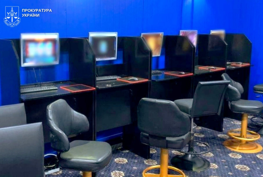 Казино у Мостиськах та Шегинях: сімох осіб підозрюють у підпільному азартному бізнесі