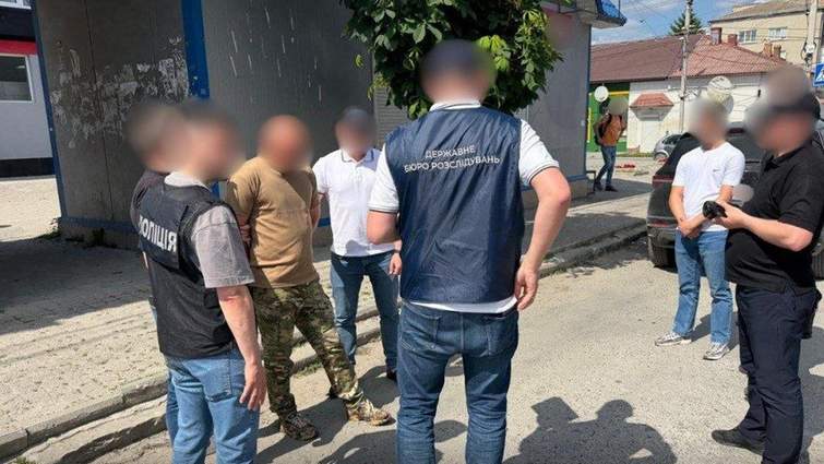 У Тернополі посадовець ТЦК видаляв дані з «Оберіг» за гроші — його взяли під час передачі 2,5 тис. доларів