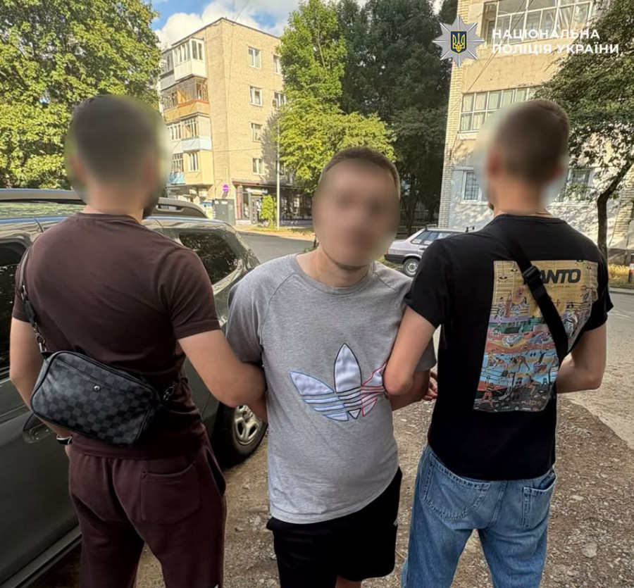 У Львові поліцейські затримали підозрюваного в пограбуванні жінки