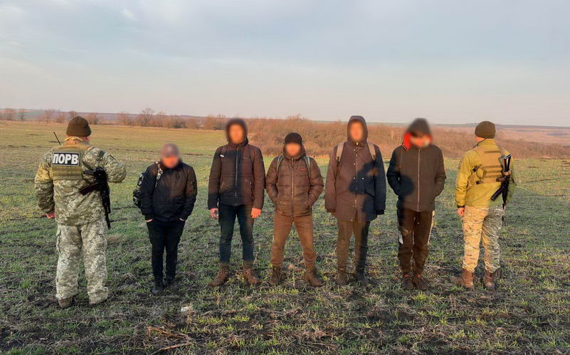 Одесские пограничники задержали 7 мужчин, пытавшихся бежать в Молдову