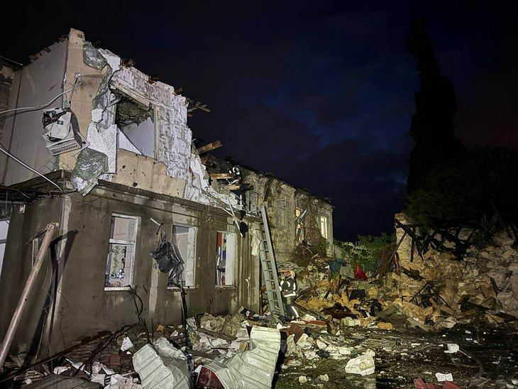 В Одессе российский “шахед” повредил жилые дома – 9 человек пострадали