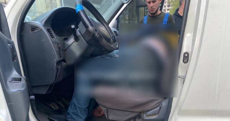 В Одессе водитель умер во время движения и врезался в другой автомобиль