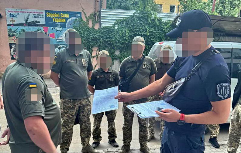 В Одесі 10 військовослужбовців ТЦК отримали підозри у катуванні та викрадені людей