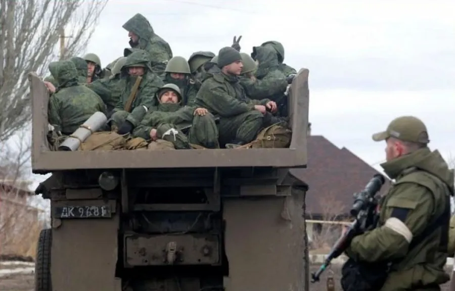 Россия бросает в бой новые бригады: Жданов назвал направление главного удара РФ