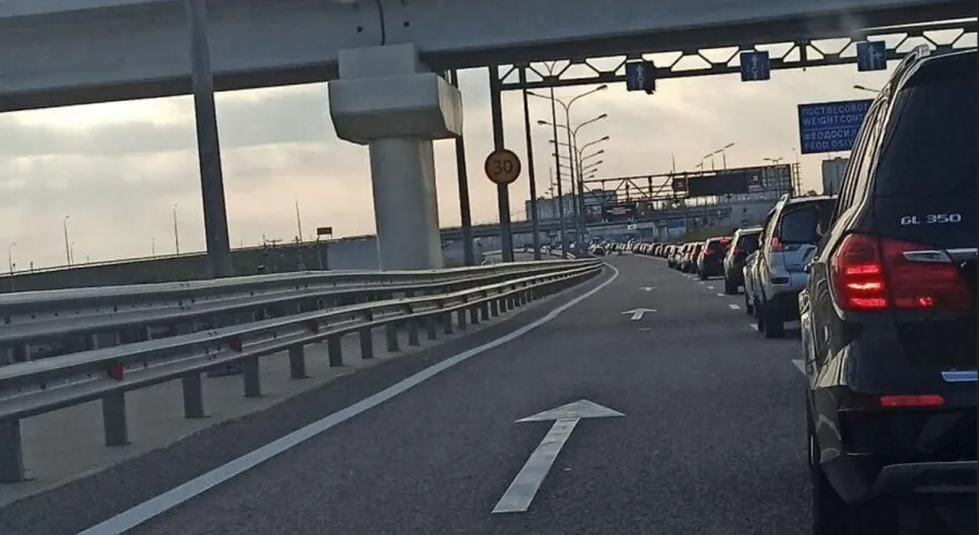 Оккупанты запретили появляться на Крымском мосту электрокарам