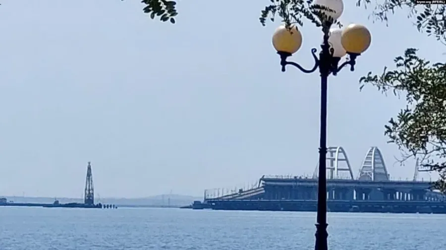 Россияне перекрывали движение автотранспорта по Крымскому мосту